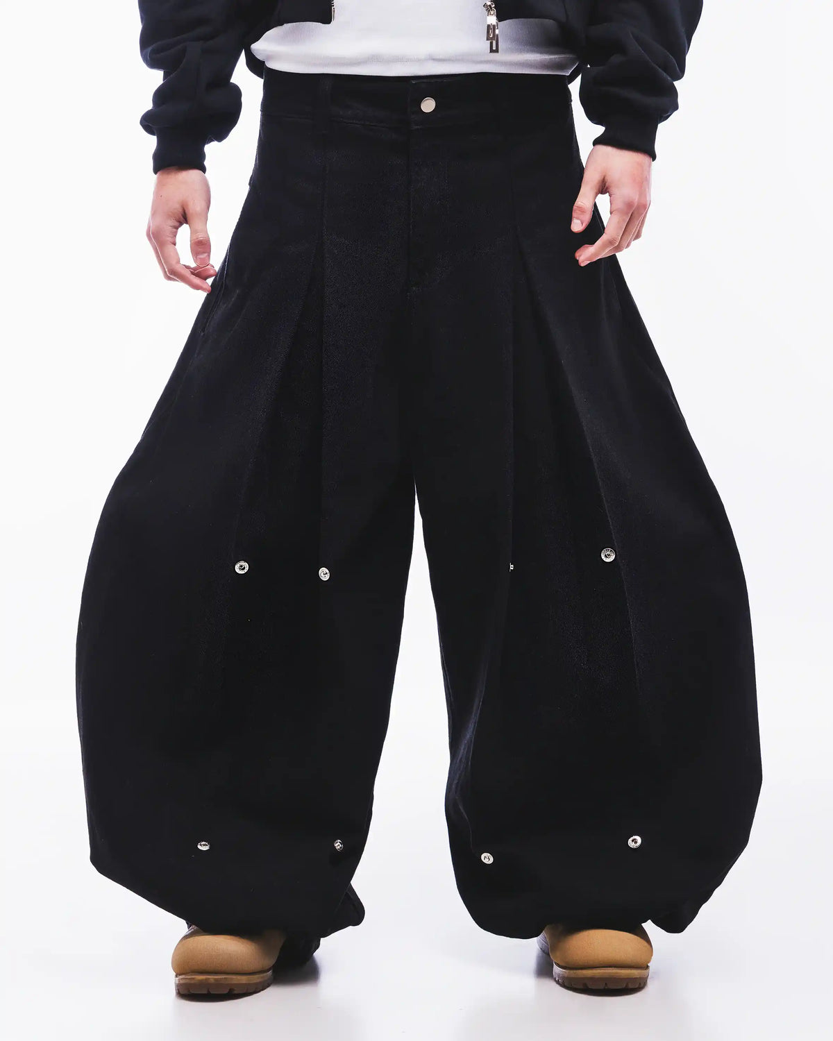 THE PLAY BOTTOMS BLACK JEANS