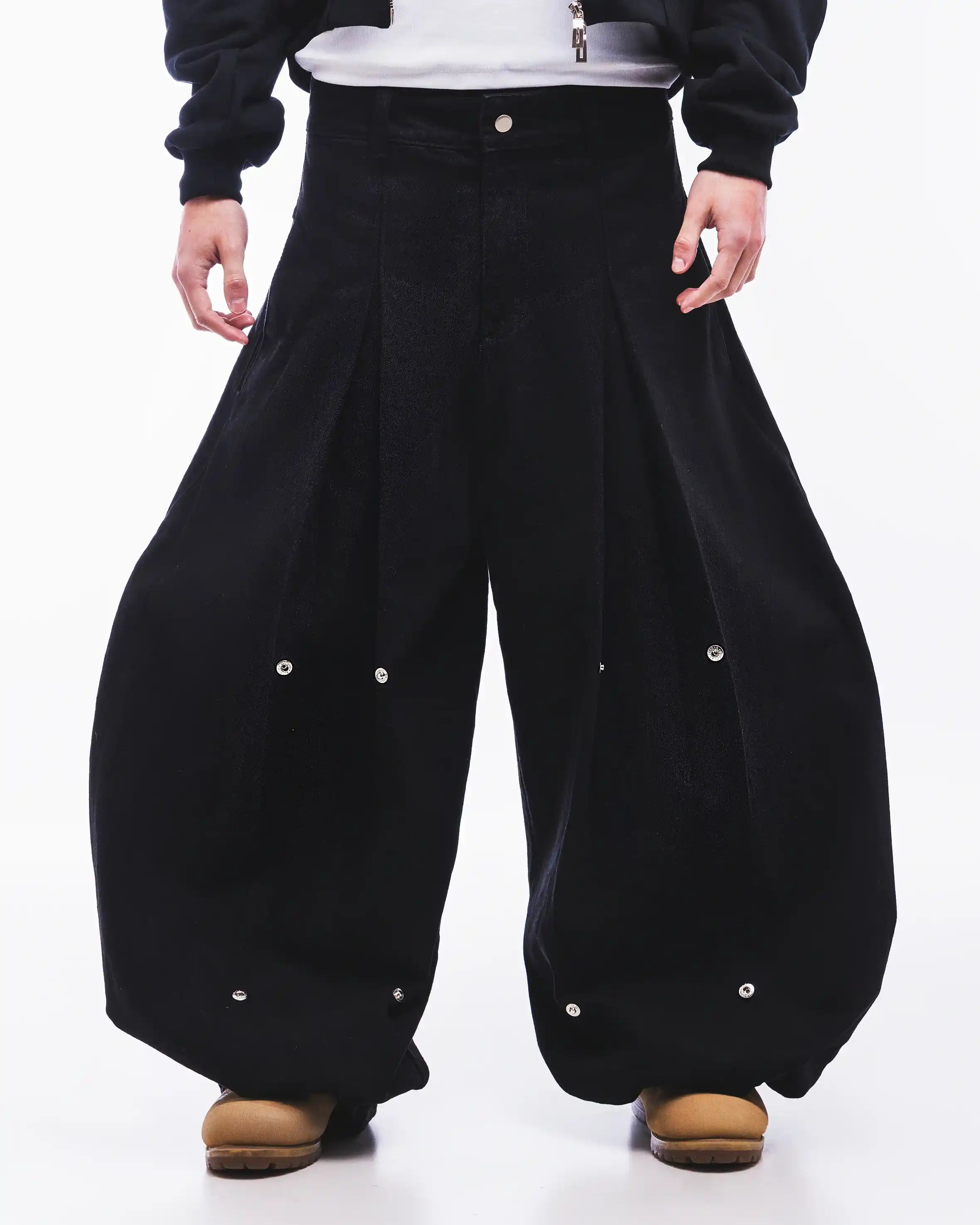 THE PLAY BOTTOMS BLACK JEANS